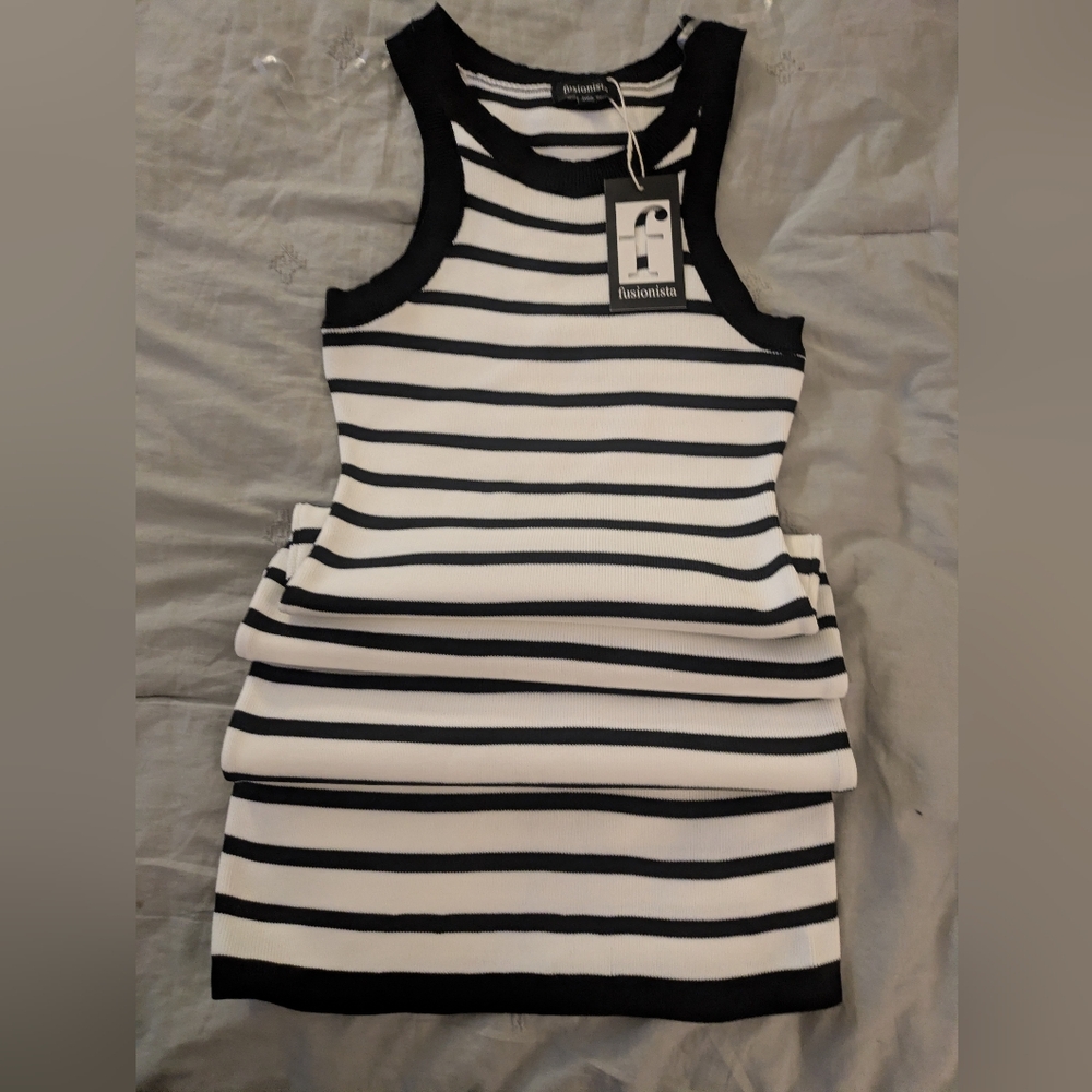 Women Brand New With Tags Long Black and White Striped Dress 100% Polyester